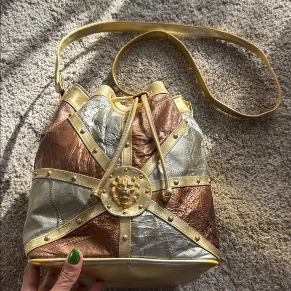 Château Vintage Leather Bucket Bag Lion Medallion