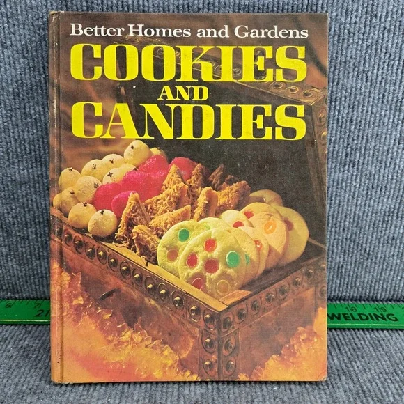 Better Homes and Gardens Cookies and Candies Cookbook 1968