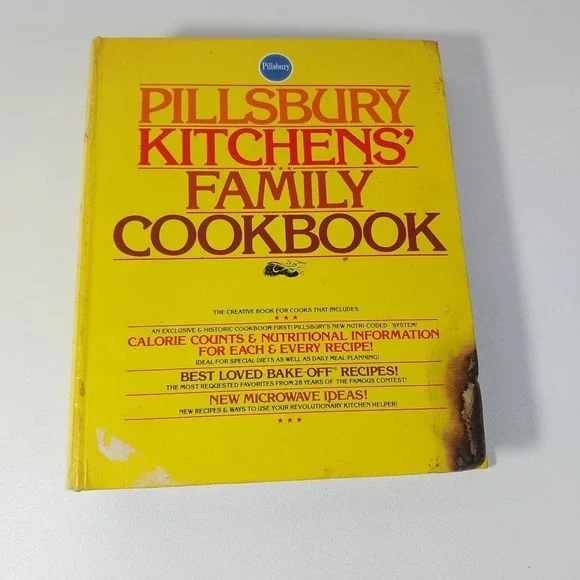Pillsbury‎ Kitchens' Family Cookbook Hardcover Ring Binder (1979)