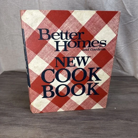 Better Homes Gardens New‎ Cook Book Vintage Ring Bound 1971 Printing Displayed
