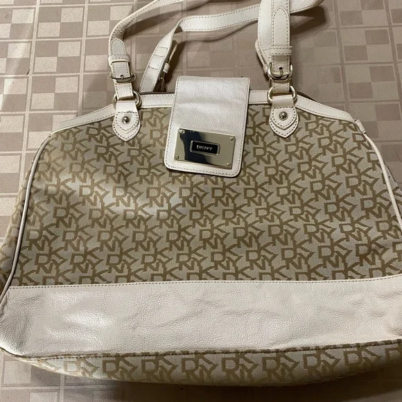 EUC DKNY Tote Large‎ Leather Logo Shoulder Strap Purse Brown Tan Gold 16” X 12”