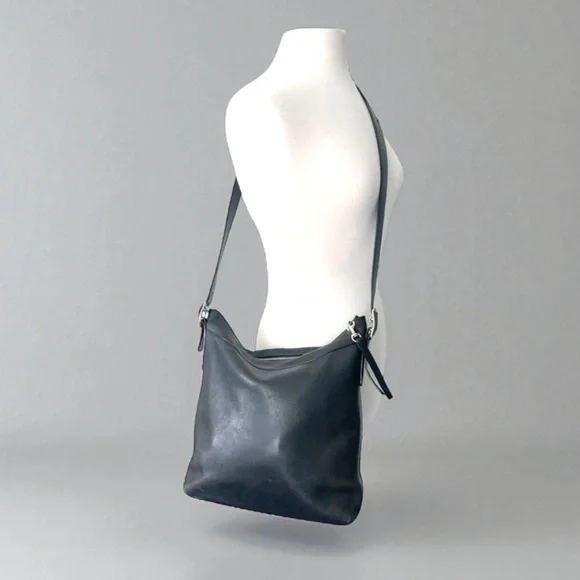 VTG COACH 9188 BLACK LEATHER SHOULDER BAG SILVER HARDWARE