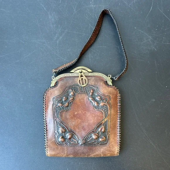 Meeker Made Vintage Coin Purse Art Nouveau Embossed Leather Turnloc Bag Antique
