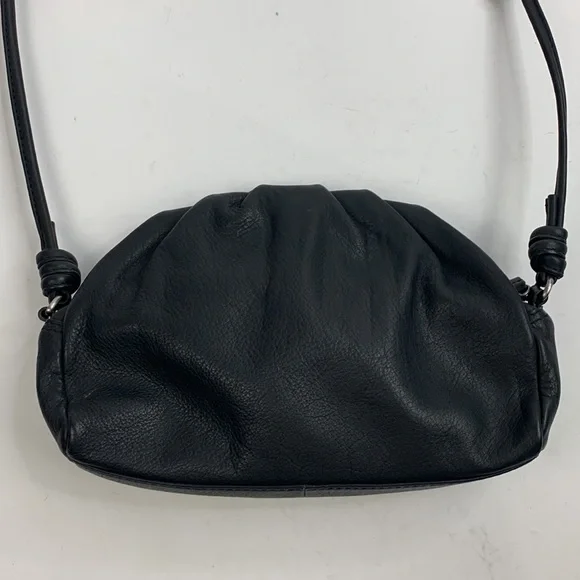 Vintage Leather Shoulder Crossbody bag Black Lined Pockets Zip Magnetic closure