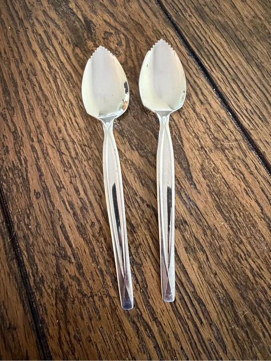 WM. Rogers Silver Plate Lines Grapefruit 6