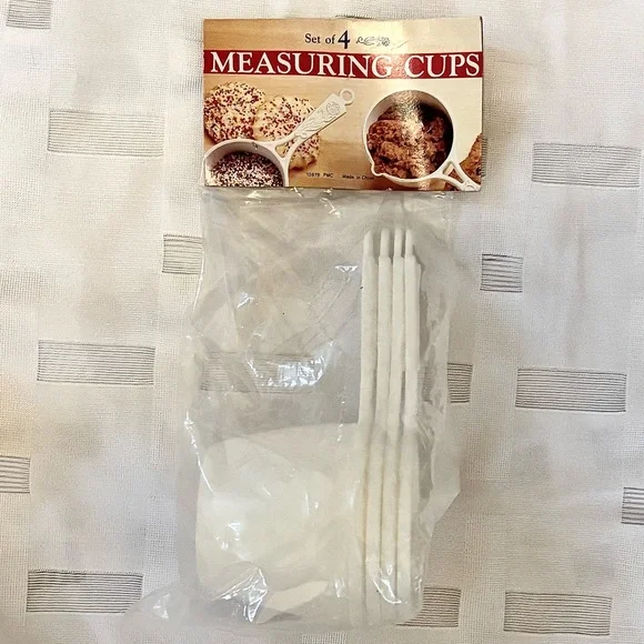 Vintage 80’s / 90’s NIB Unopened Set Of 4 White Measuring Cups - Kitchen Baking