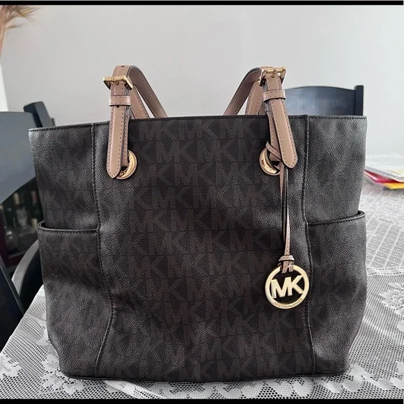 Authentic Michael Kors tote like new