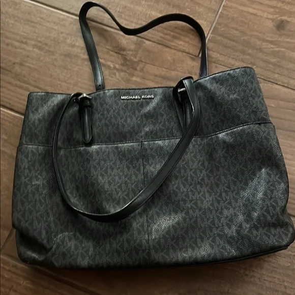 Michael Kors Black Tote Bag with Sleek Design
