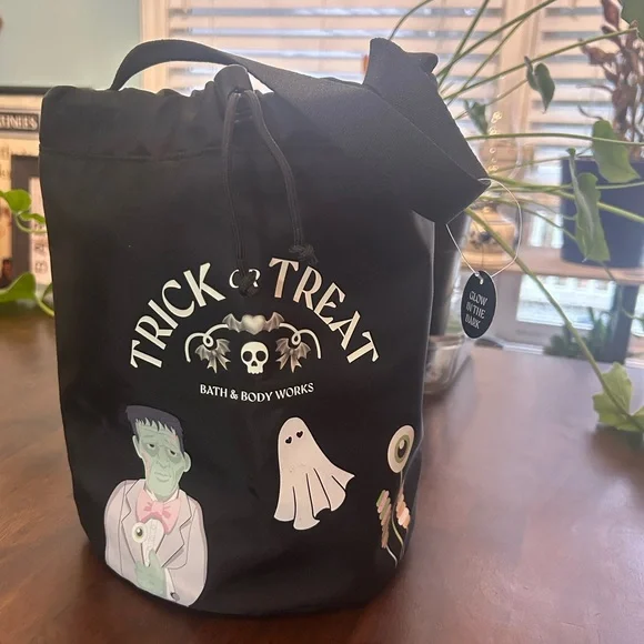 NWT Bath & Body Works Halloween Tote with Characters
