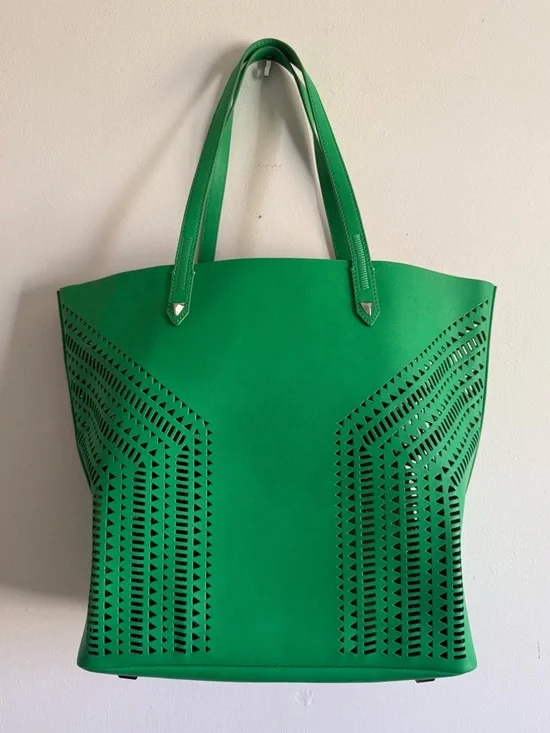 Stella & Dot Fillmore Tote Bag Kelly Green Perforated Leather with Pouch