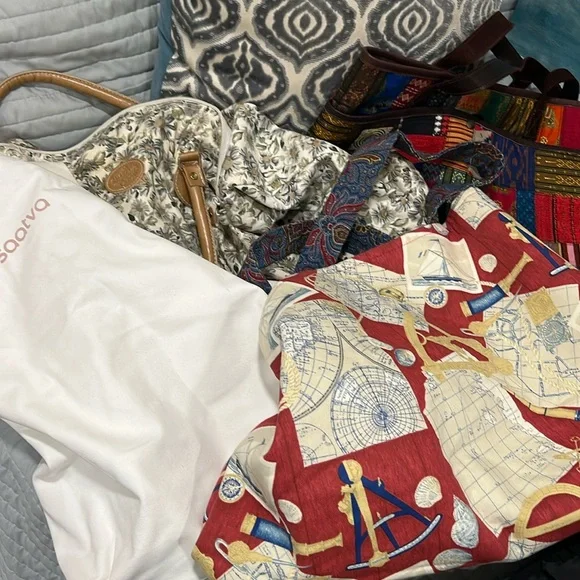 Bundle of 4 totes and 1 purse vintage