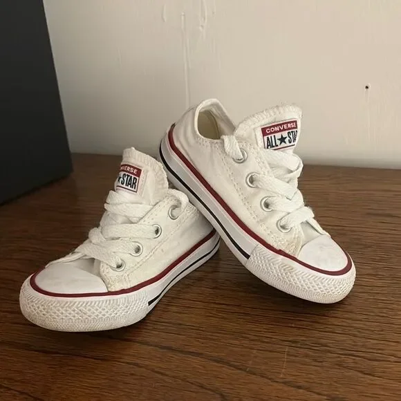 Converse Chuck Taylor’s Kids White Sneakers