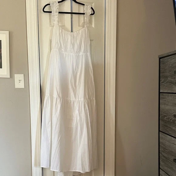 Abercrombie & Fitch Elegant White Maxi Dress