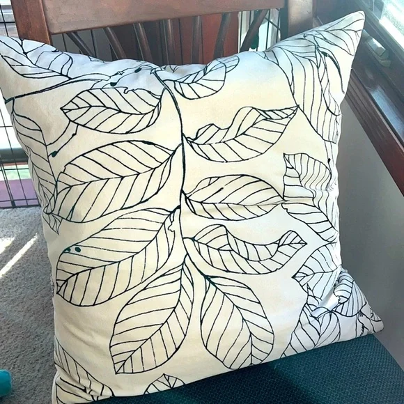 Black & White Decorative Leaf Pillow