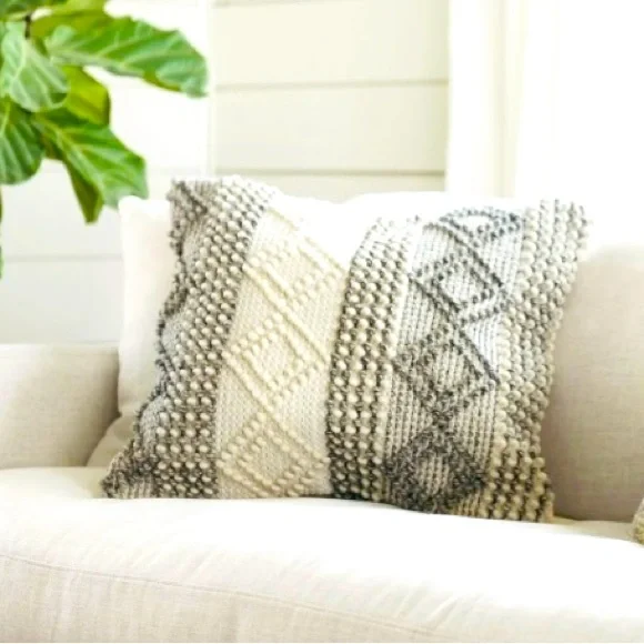 MAGNOLIA HOME JOANNA GAINES LOLOI GREY/IVORY PILLOW + INSERT 22