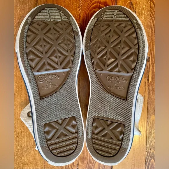 Converse All Star Youth Size 1 Chuck Taylor’s with no shoes strings