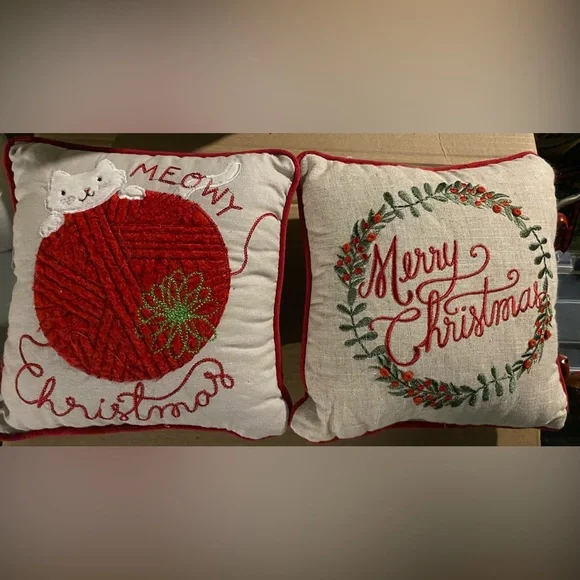 2 for 50: Pair of 2 embroidered Christmas throw pillows!