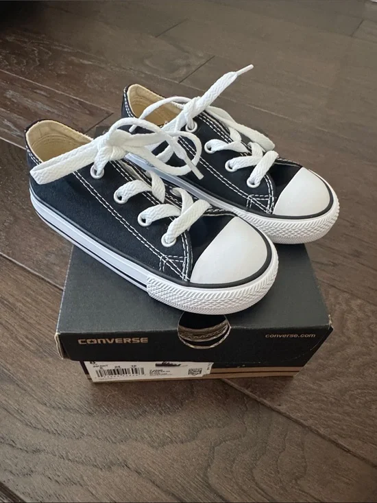 Converse Kids Black & White Low Top Canvas Sneakers Infant US8 NIB