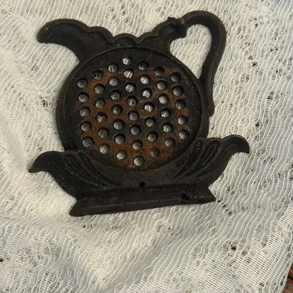 Vintage Cast Iron Teapot Trivet Rustic Farmhouse Kitchen Decorative Pot Holder