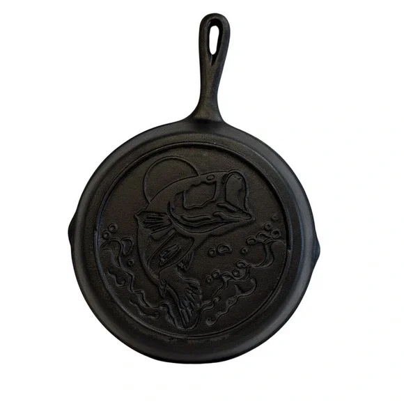 Lodge Cast Iron 10 inch Skillet Largemouth Bass Wildlife Series Fishing‎ Pan USA