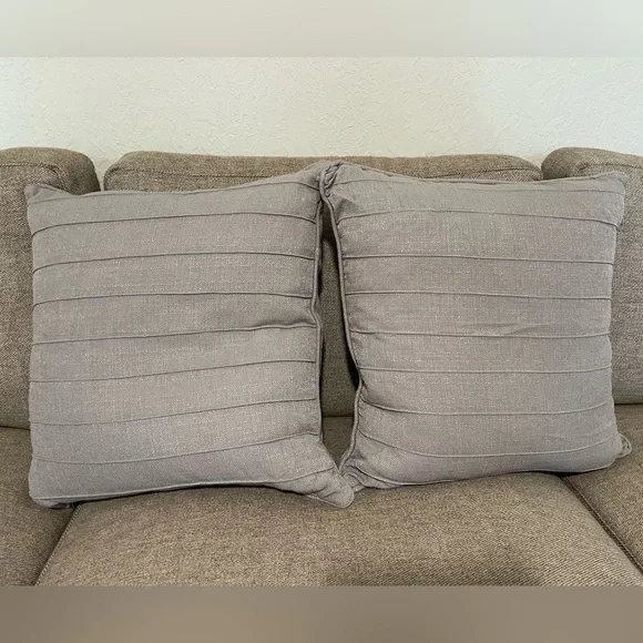 Home Fashions International Dynasty‎ Pintuck Throw Pillow