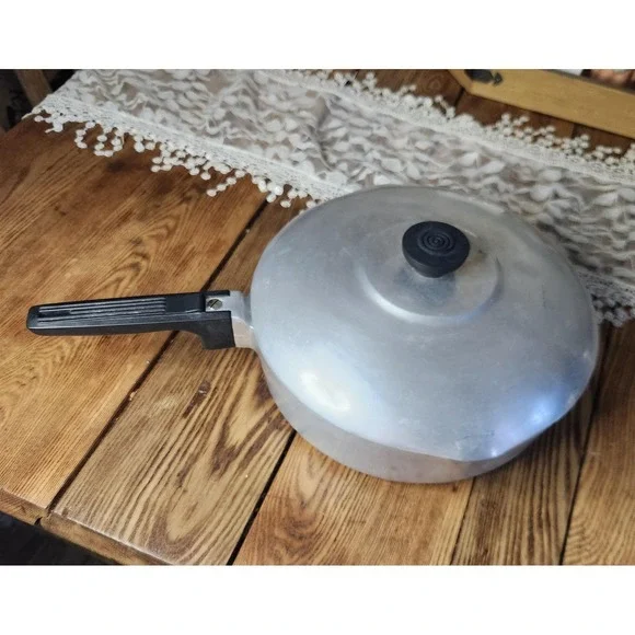 Vintage Wagner Ware Sidney  4569M Chicken‎ Fryer.