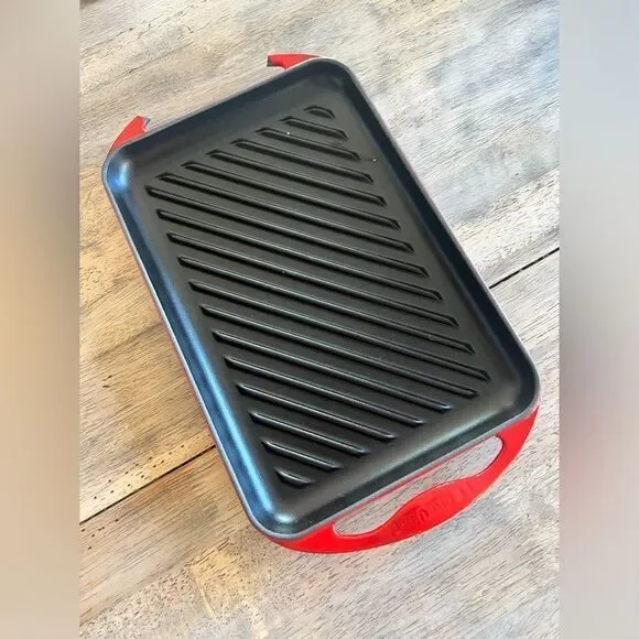 Le Creuset Enameled Cast Iron Red Rectangular Grill Plate NEW MSRP $205 - flawed