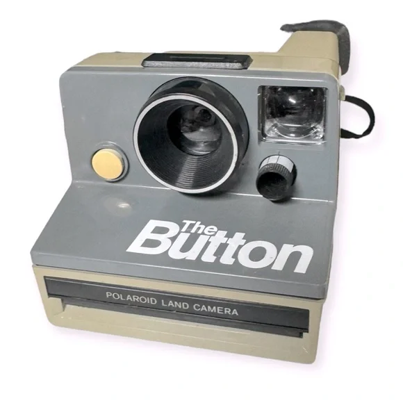 The Button Polaroid Land Camera‎