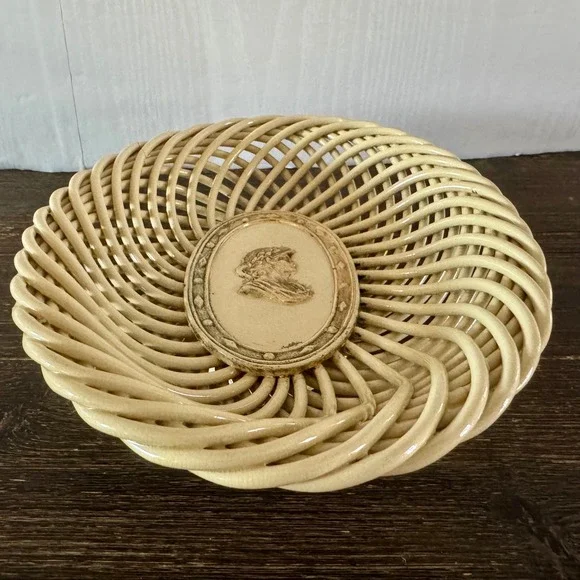 Bassano Italy Ceramic Woven Bread Basket Cream Oval Roman Cameo Medallion Bowl