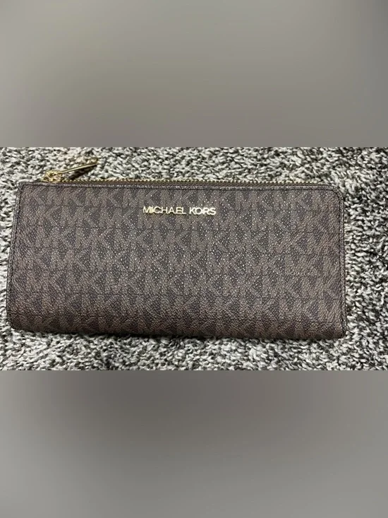 NWT Michael Kors quarter zip wallet