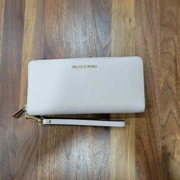 Michael Kors Jet Set Continental Wristlet in Pebbled Leather