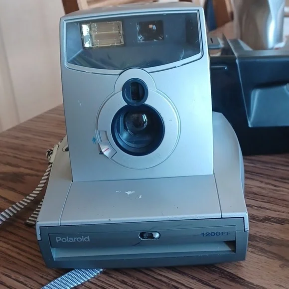 Vintage Polaroid 1200FF Spectra Instant Film Camera with strap