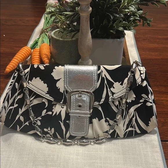 💥 2/$10  White House Black Market Floral Black and White Clutch Silver Strap