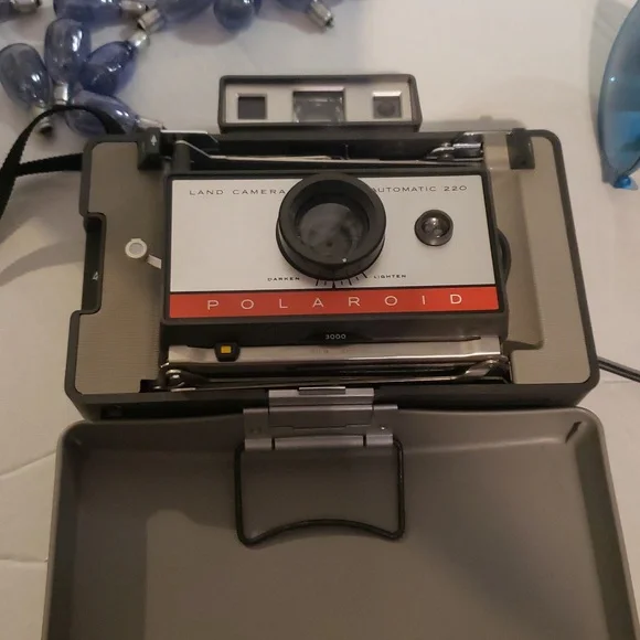 VTG Polaroid 220 Camera, Bulbs, And Flashgun #268