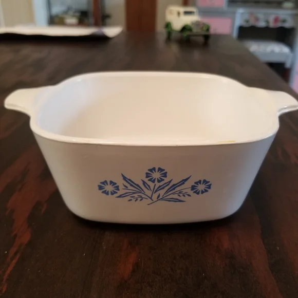 Vintage corningware 5 1/2 x 5 1/2