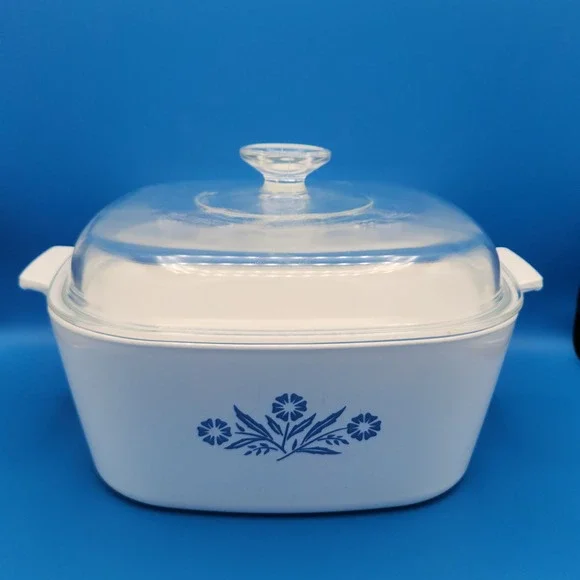 Vintage 4 qt Corningware Cornflower‎ Dutch Oven P-84-B Casserole with Lid
