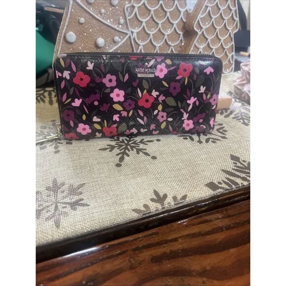 kate spade- cameron street -boho- lacey leather wallet - black multicolor Floral