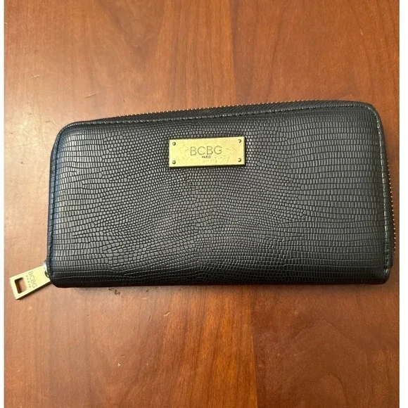 BCBG‎ wallet long black gold zipper