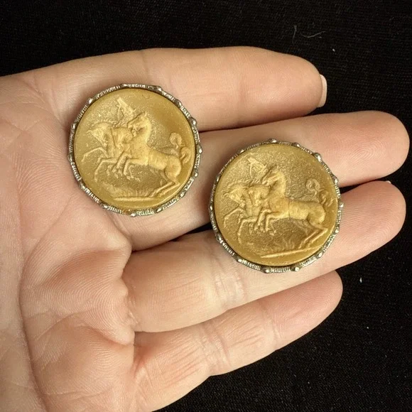 Vintage Dante Brown Centaur Cameo Silver  Tone Cufflinks. 4081‎