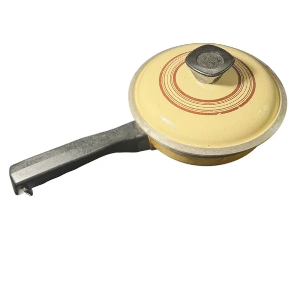⁠Vintage Club Aluminum Skillet 6.5