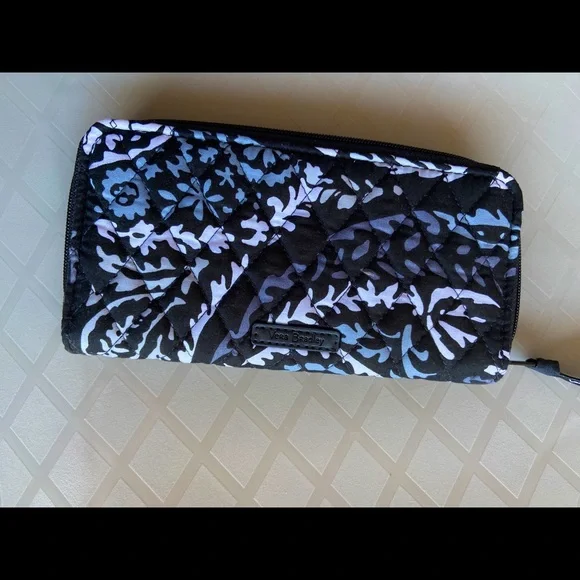 Vera Bradley Accordion Wallet Black Paisley NWOT