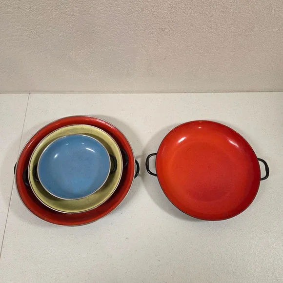 Vintage Enamelware Nesting Bowls Sizzling Servers Set Yugoslavia Italy Red Blue