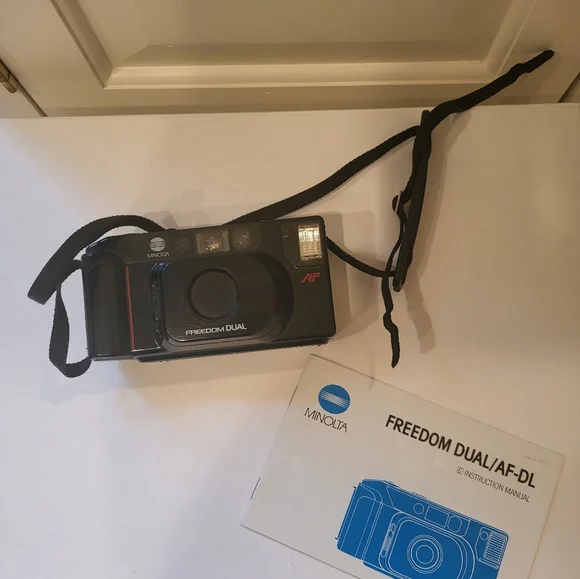 Minolta Freedom Dual AF/DL Camera