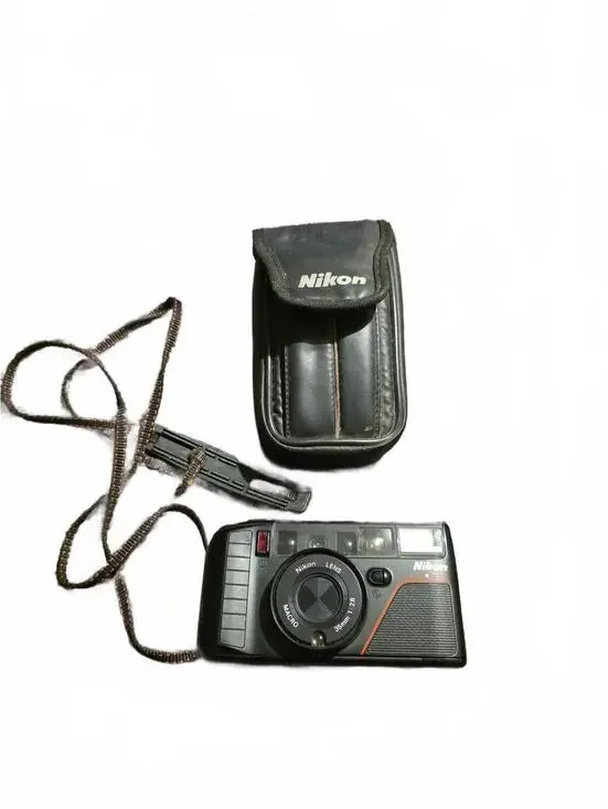 Vtg Nikon One Touch 35mm Point & Shoot Film Camera with Carrying Case