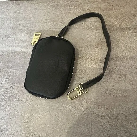 Steve Madden Black Bevie Satchel Side‎ Pouch Coins Earbuds Wallet Zip around