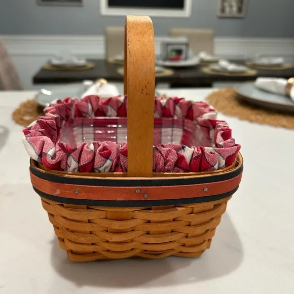 2001 Longaberger All-American Collection Strawberry Basket