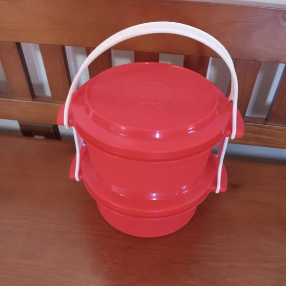 2 Tupperware Superseal Bowls with carrier excellent shape