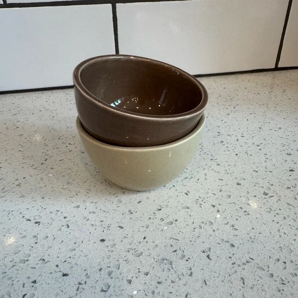 Set of 2 Pottery Barn Brown and Tan Berry Bowls