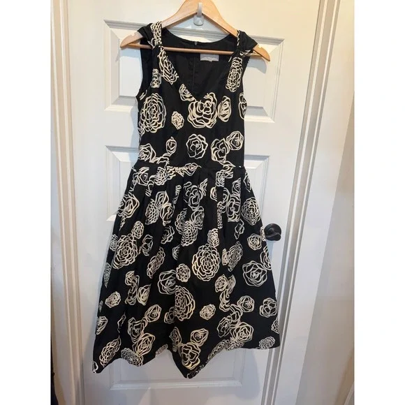 Barneys New York Black Cream Floral Rose Fit Flare Dress Made in Italy V-Neck S