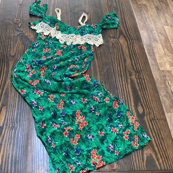 LAST CHANCE! No Boundaries Vibrant Green Floral Maxi Dress - Large
